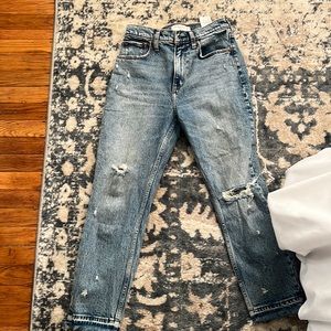 Abercrombie High Rise Mom Jeans (26 Short)